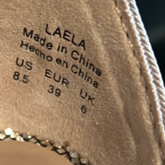 4. Mix No 6 Gold Heels, Size 8.5 - Picture 14 of 15